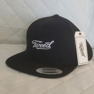 NWT  Tweed Brand Yupoong Mens Snapback Hat Black